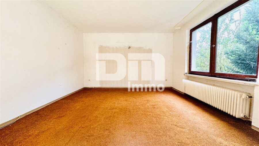 (R)eserviert!Geräumiges 1 bis 2 Familienhaus mit gigantischem Grundstück und Doppelgarage - EG Wohn / Esszimmer / Zugang Balkon